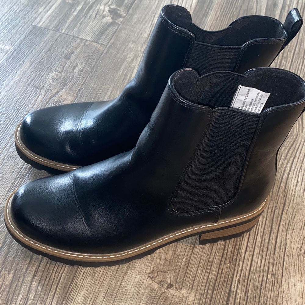Universal Thread Black Chelsea Boots